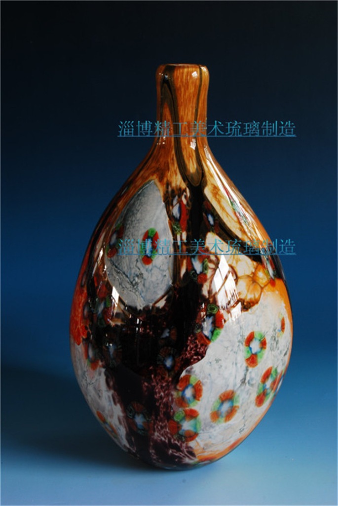 匠心独运 探访淄博传统手工琉璃工艺品，领略吹制玻璃梅瓶的艺术魅力